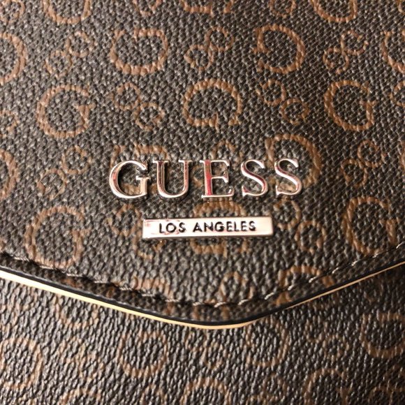 AUTHENTIC & NEW Classic Guess Shoulder/Crossbody Purse. - Picture 1 of 13